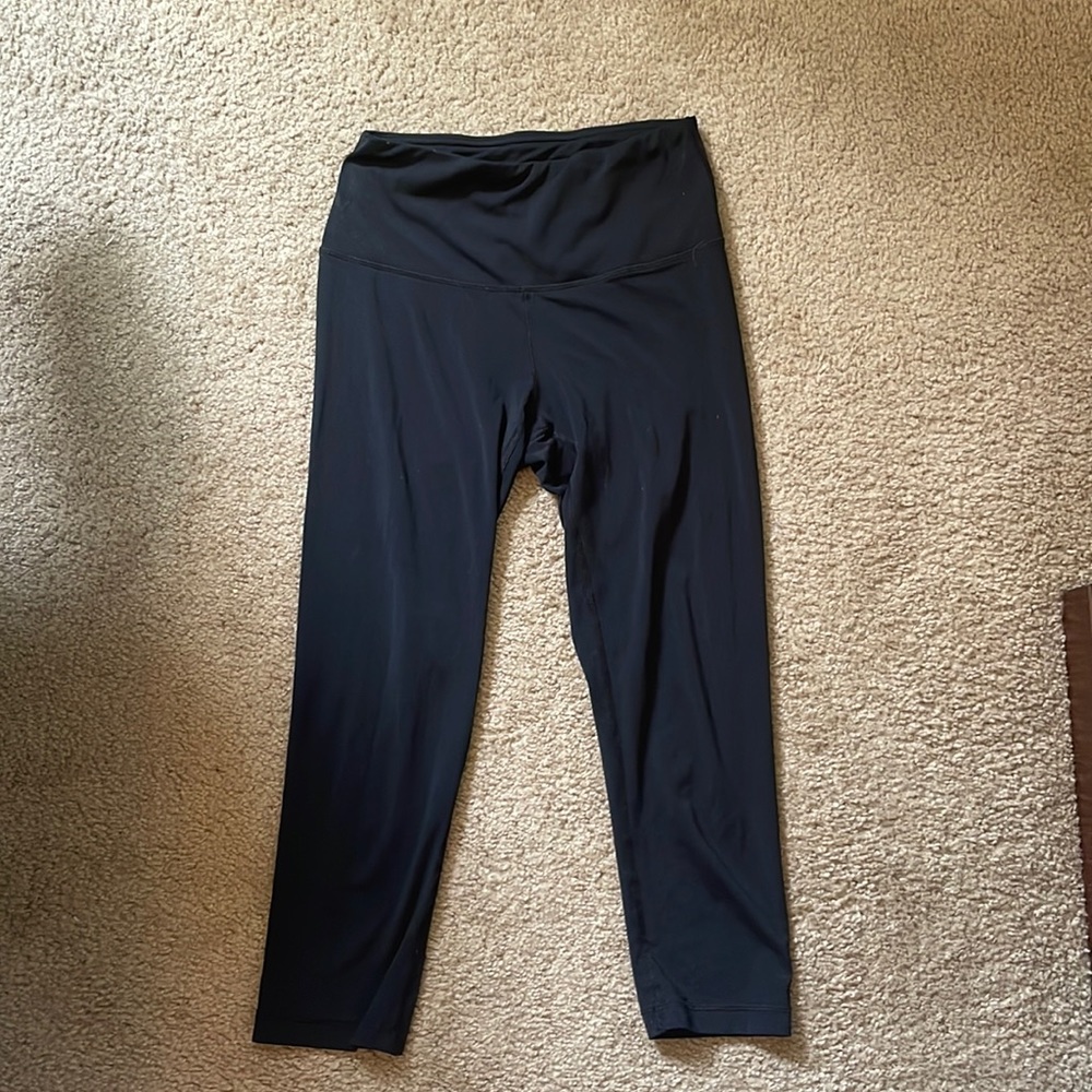 Cropped black leggings